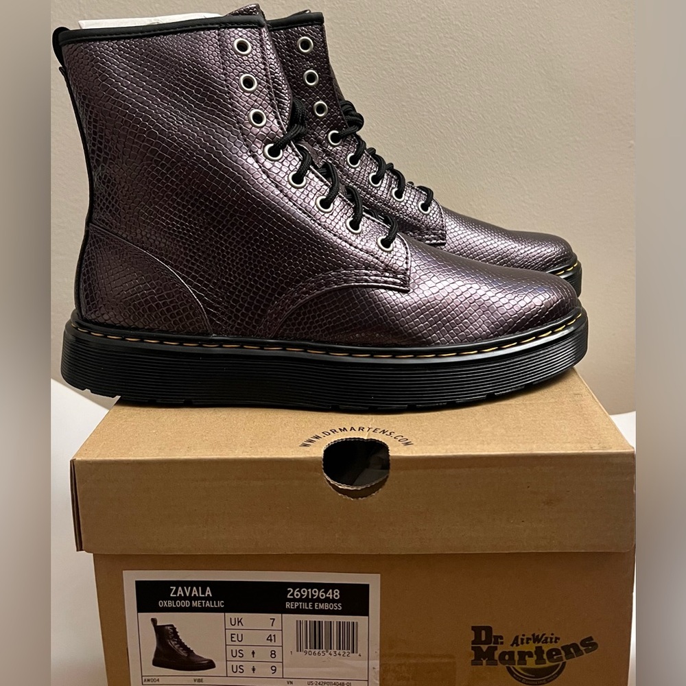 Dr. Martens Unisex Zavala Combat Boot in Oxblood Metallic.
M8/W9 and M9/W10